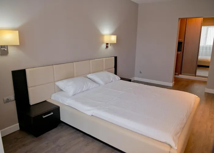 2 Bedroom Apartment Close To Center, Park And Shopping Center