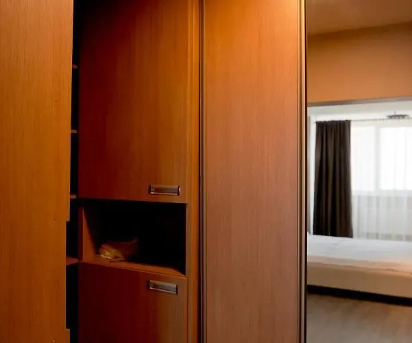 2 Bedroom Apartment Close To Center, Park And Shopping Center