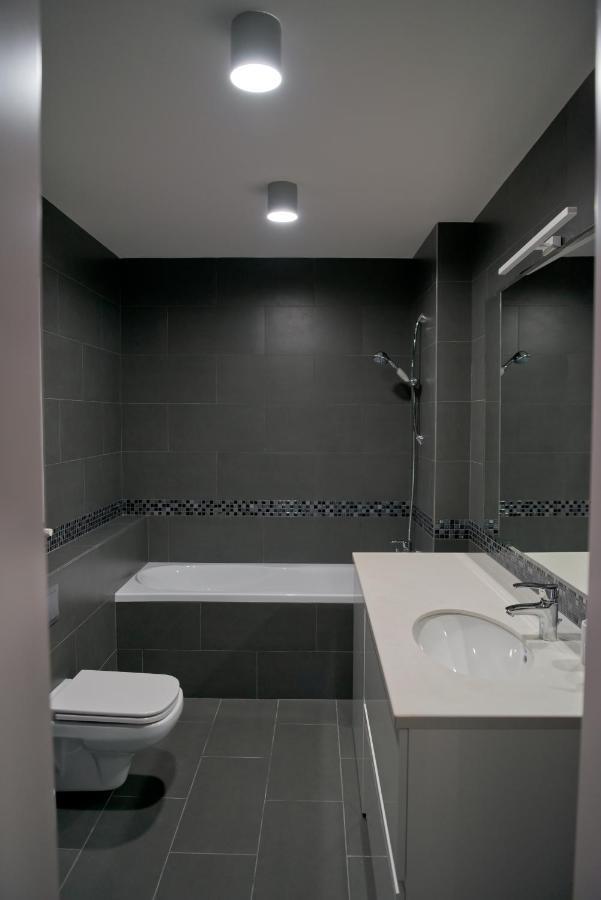 Апартаменти 2 Bedroom Close To Center, Park And Shopping Center *